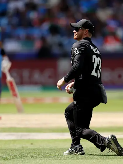 Logo of Kohli walks after stunning catch from Glenn Phillips | IND v NZ | Champions Trophy 2025