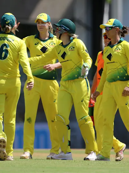 All-round Australia seal comprehensive win