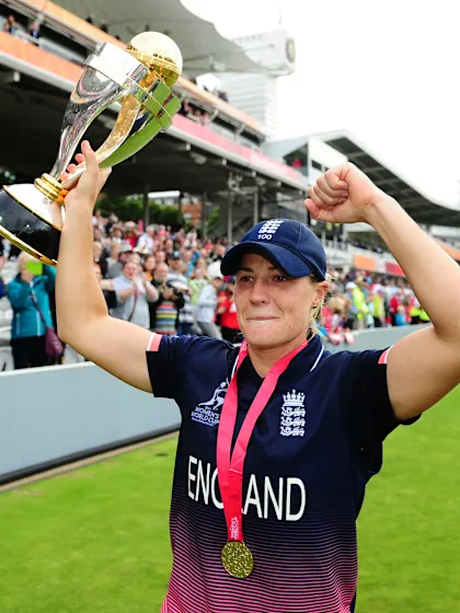 Katherine Sciver-Brunt announces retirement