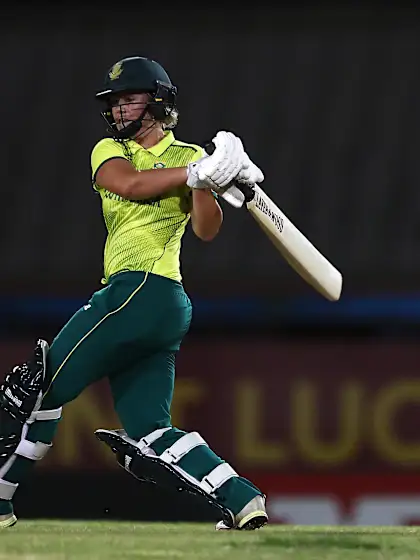 Van Niekerk stars in seven-wicket thrashing to give SA series lead
