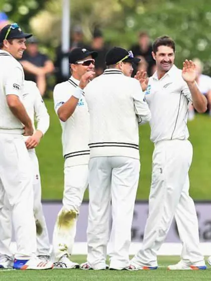 De Grandhomme, Raval put New Zealand on top