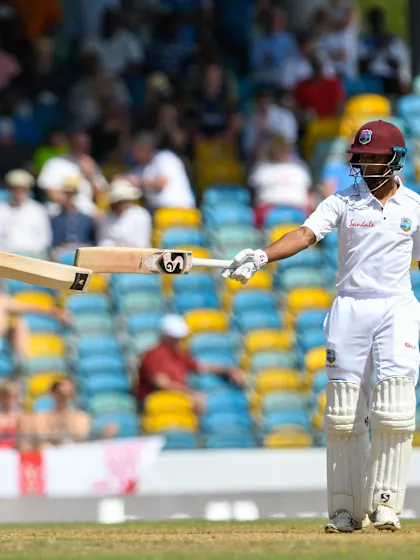 Holder and Dowrich grind England down on wicketless day