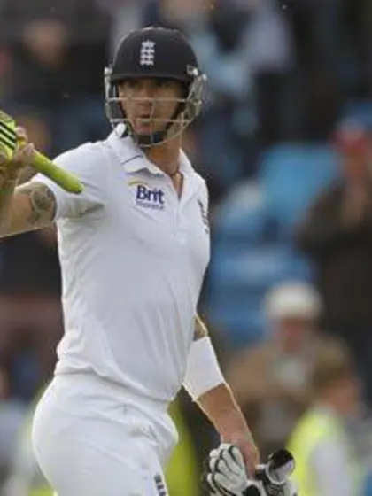 Pietersen commits to England