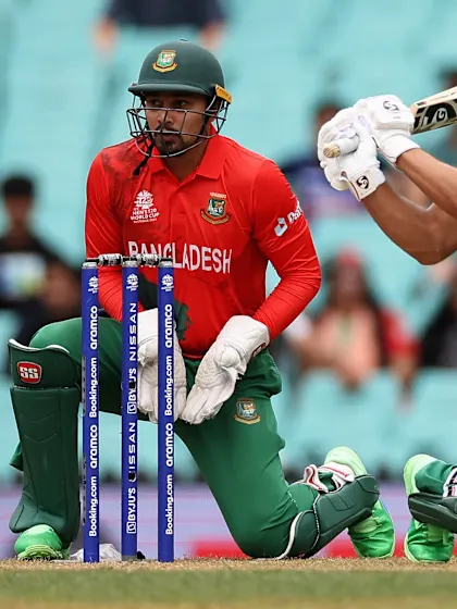 Logo of SIX: Rilee Rossouw sweeps over the rope | T20WC 2022