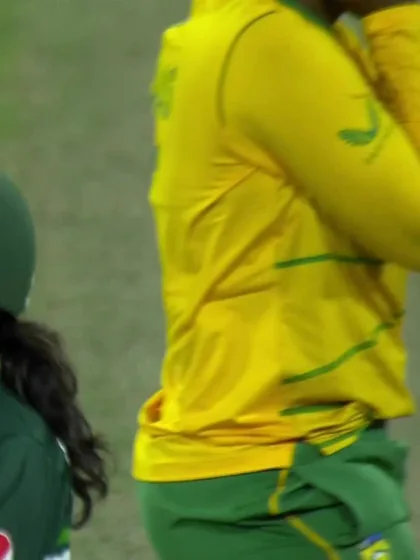 Logo of Wicket: Sohail holes out off Klass