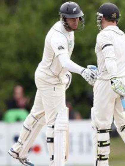 McCullum, Taylor lead New Zealand run chase