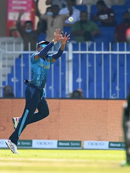 Das can't clear the fielder to perish for 16