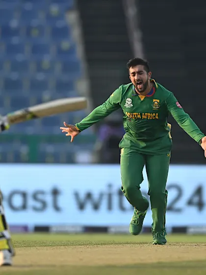 Shamsi takes off in celebration after dismissing Maxwell