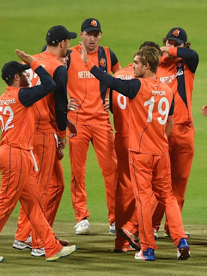 Snater five-for gives the Netherlands commanding win