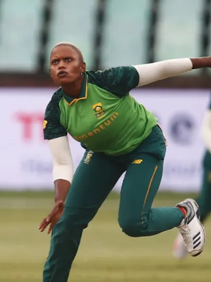 Captain's knock from Khan earns Pakistan consolation win in final T20I