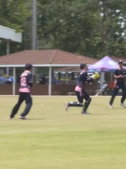 ICC U19 CWC: JPN v CAN –  Captain Thurgate sprints back to pouch a sharp catch