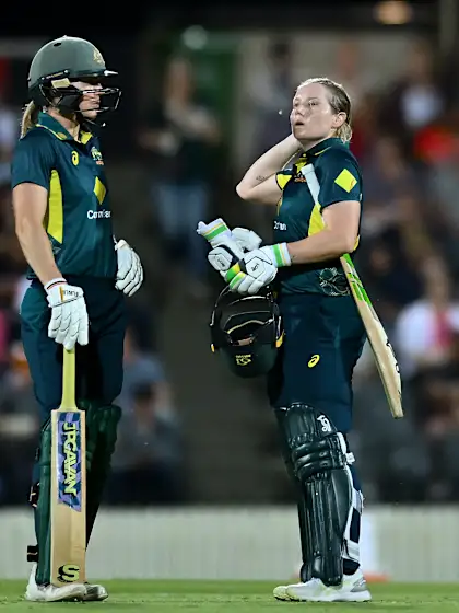 Australia star in doubt for India ODIs after picking knee injury