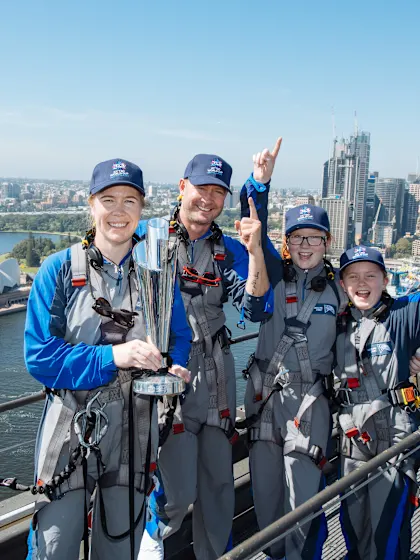 Alex Blackwell, Michael Clarke join junior Cricketers at top of Sydney Harbour Bridge with T20 World Cup Trophy