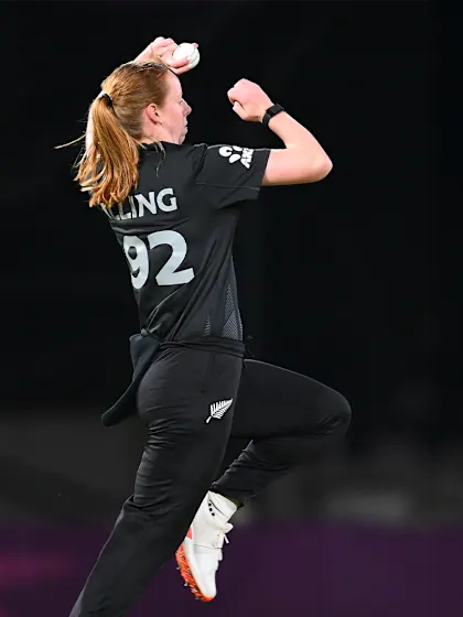 Bree Illing leaves Richa Ghosh shocked with this delivery | CWC25