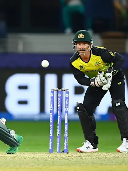 Babar Azam punishes Starc for first boundary