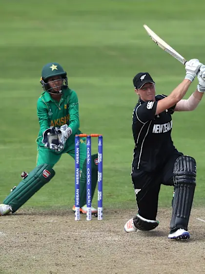 Nissan POTD - Sophie Devine hits a big six