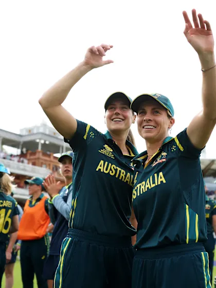 Australia, South Africa win crunch games to soar into semis