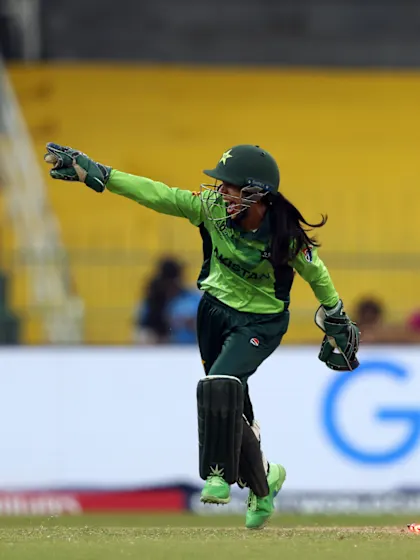 Sidra Nawaz lights the bails in a flash | CWC25