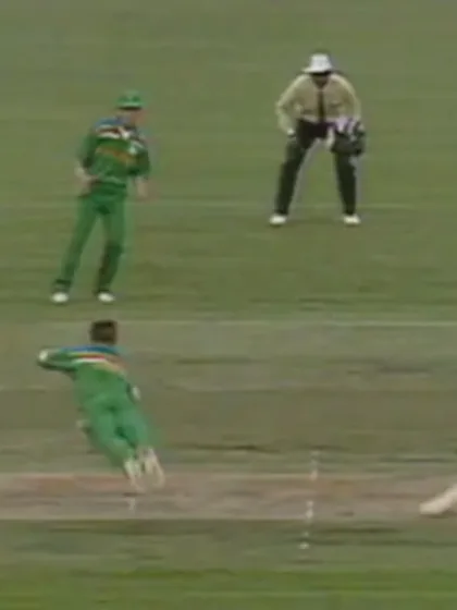 1992 CWC | Jonty Rhodes runs out Inzamam
