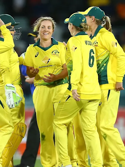 Perry, Molineux dismantle New Zealand for 3-0 sweep