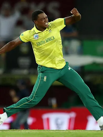 Brilliant South Africa bowling display sees off Australia in shortened match