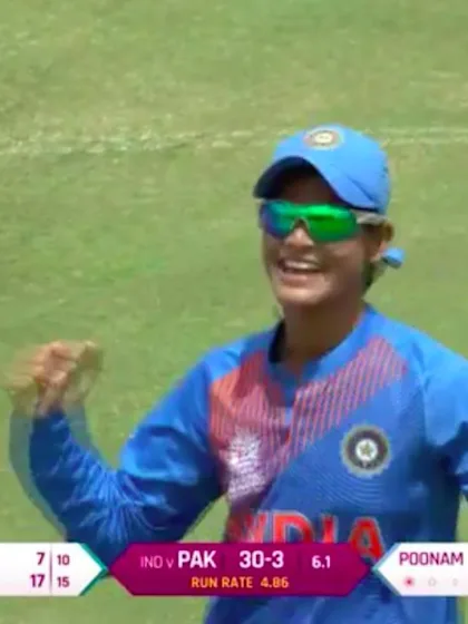 IND v PAK: Javeria is run out after a mix-up in the middle