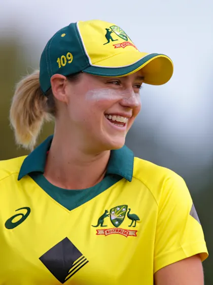 'We're pretty close, my bat and I' – Ellyse Perry revels in another masterclass
