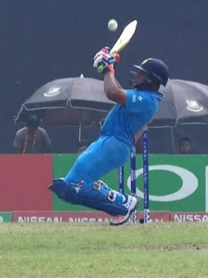 Sarfaraz's Uppercut for 4