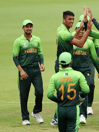 Pakistan hold off spirited Sri Lanka to secure quarter-final berth
