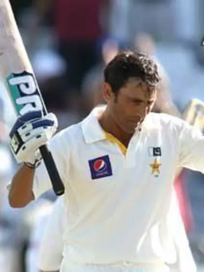 Classy Younus, Shafiq lead Pakistan recovery