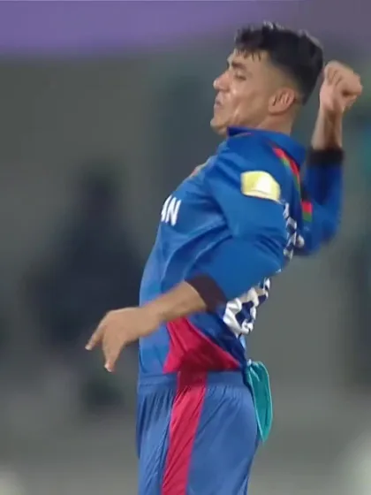 Mujeeb bowls Munsey for 25
