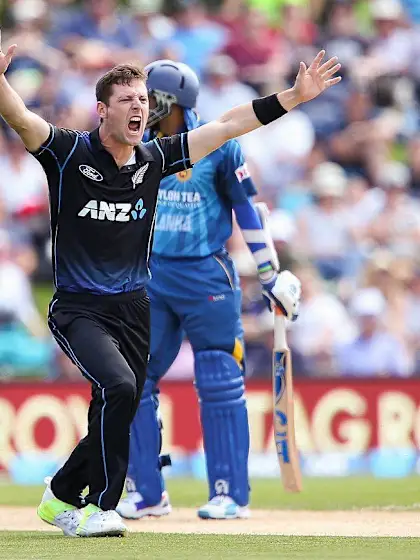 Henry, McCullum script big New Zealand win