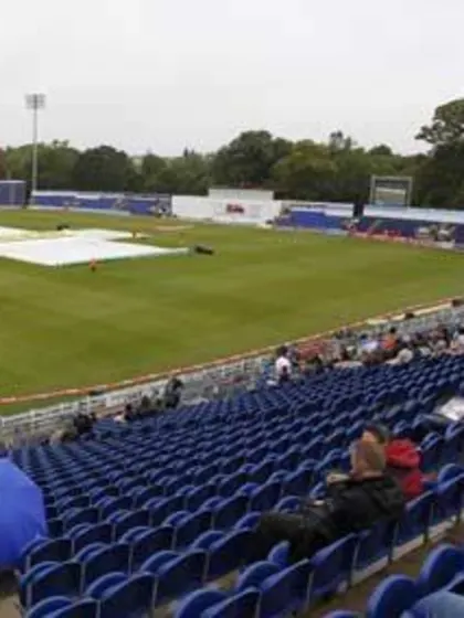 Rain delays fourth day's start