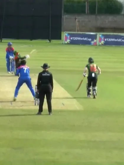 ICC T20WC Qualifier: BAN v THA - Sanjida clears an outfielder for six