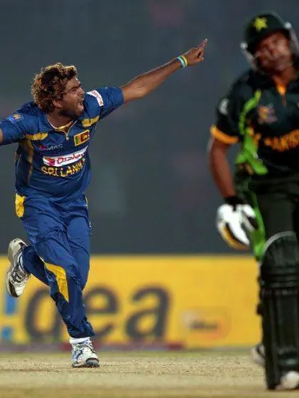 Malinga keeps fighting Pakistan at bay