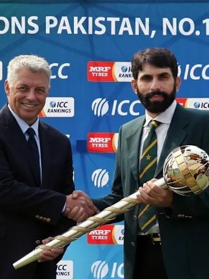 David Richardson presents ICC Test Championship mace to Misbah-ul-Haq