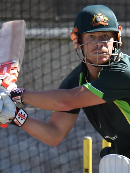 Warner bats right-handed to smash Gayle for 14 off 3