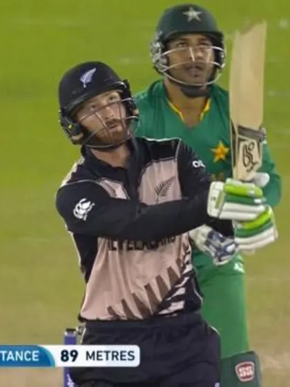 Guptill launches biggest kiwi Six of tournament!