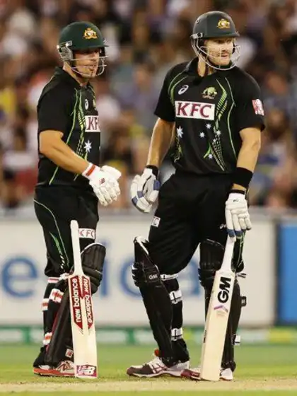 Australia levels series with big win