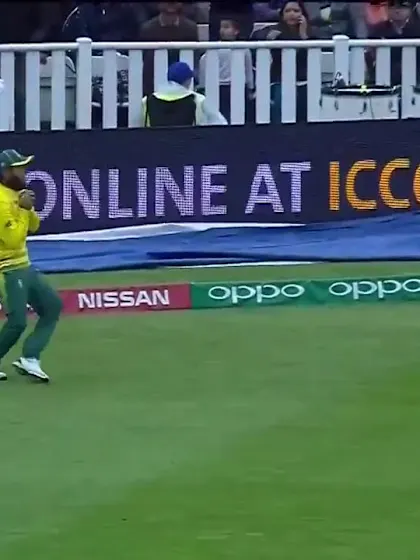 WICKET: Morne Morkel pick up Azhar Ali for 9
