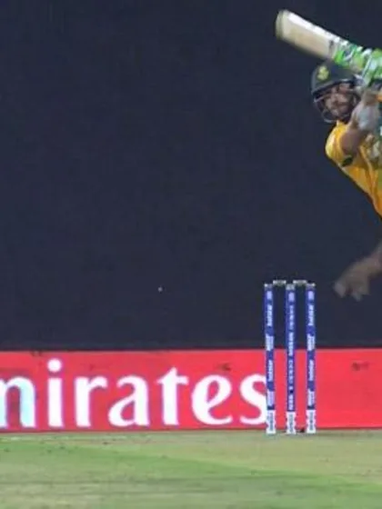 Spectacular Six over long-off from Du Plessis