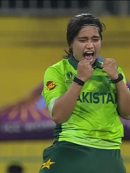 Charlie Dean - Wicket - England Women vs Pakistan Women