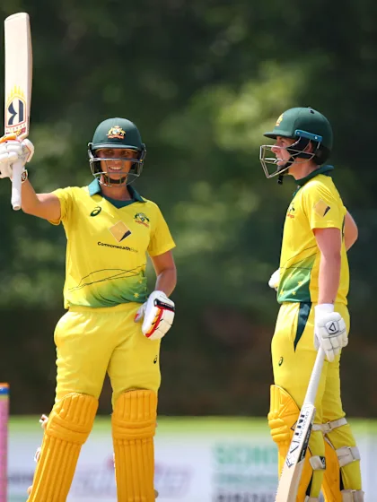 Molineux four-for powers Australia to 1-0