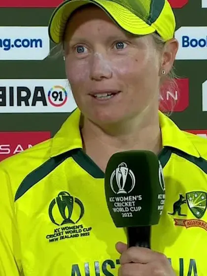 Alyssa Healy accepts awards for player of the match and tournament