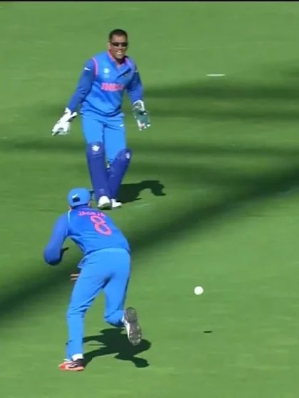 WICKET: Malik run out by Jadeja for 15
