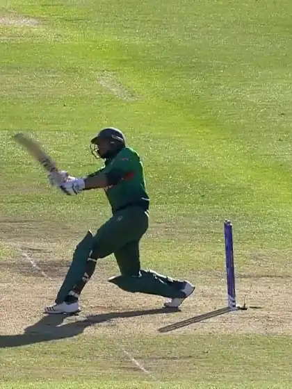Nissan POTD: Mahmudullah hits Cummins for massive 98m six