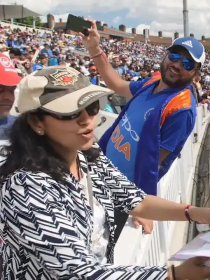 CWC19 WU4: Ind v NZ – Hardik Pandya signs autographs on the boundary