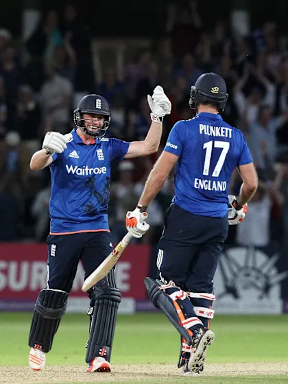 Plunkett six secures dramatic tie