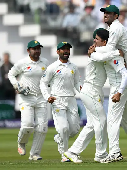 Brilliant Pakistan humble troubled England at HQ