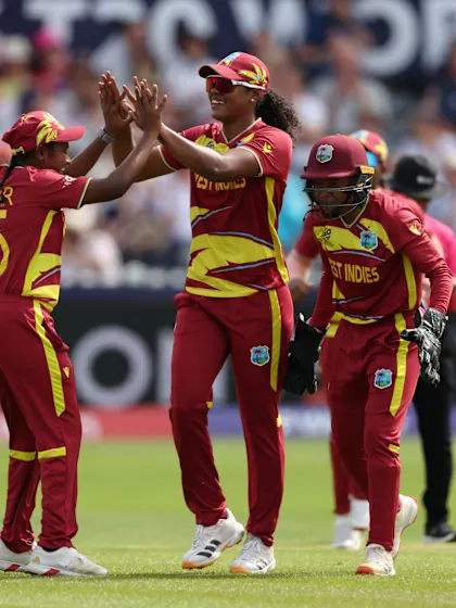 LIVE: Hayley Matthews on a roll in powerplay